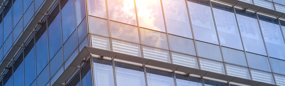 UV-Resistant Glass Experts&nbsp;in Lake Magdalene, FL